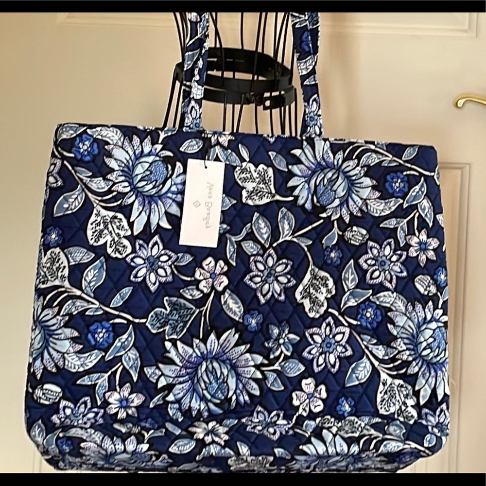NWT Vera Bradley Essential Tote Bag
